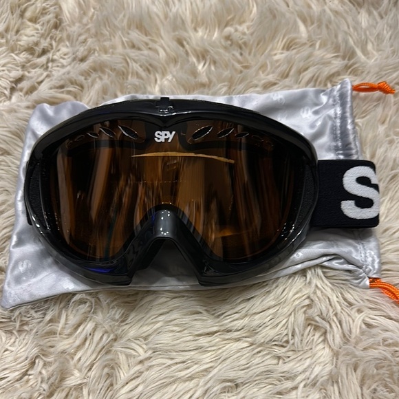 SPY Other - Y2K SPY Black and White Goggles great condition with Bag